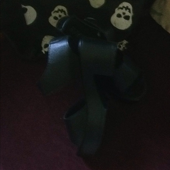 NWOT Black thick soled summer sandals. Adjustable. Light weight. Lug sole. - Picture 3 of 5